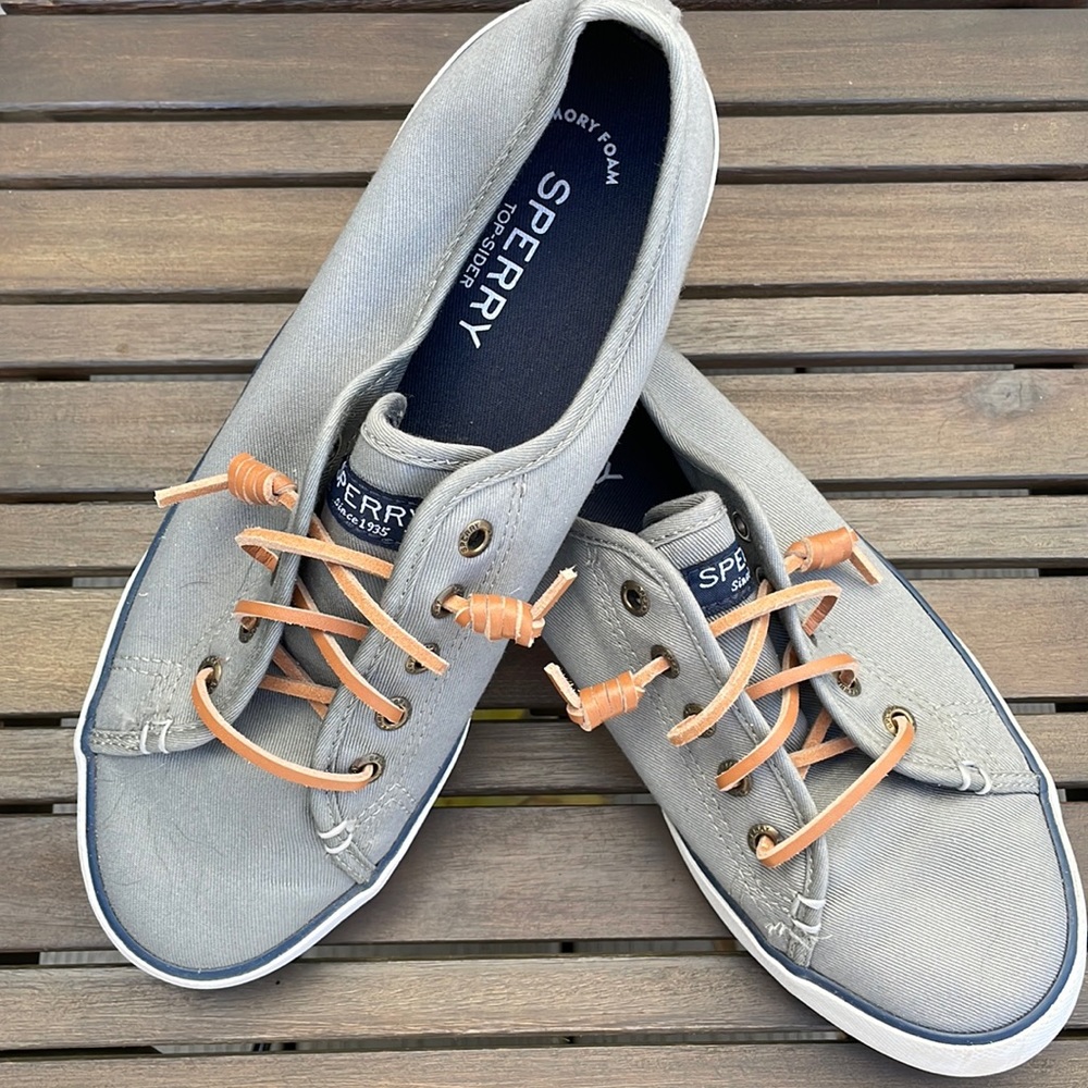 Women’s SPERRY shoes size 8